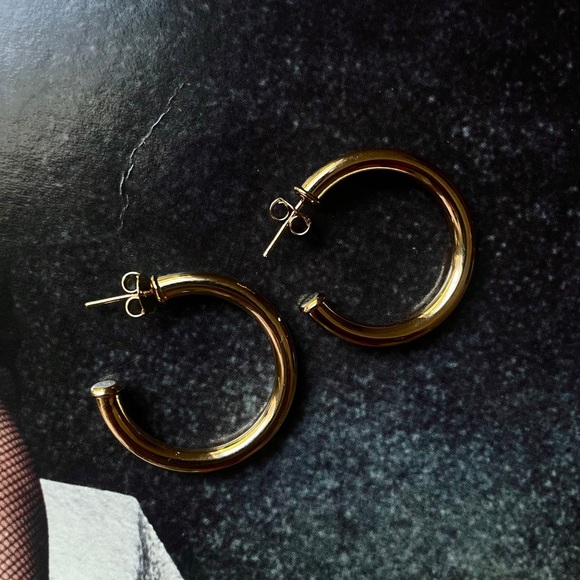 New Woman’s Boho Casual Medium Minimal Gold Tone Hoop Stud Earrings Earrings - Picture 5 of 16